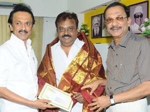 Stalin Meet Vijaykanth In Koyembedu Office